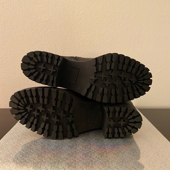 NWOT Women’s Madden Boots - Picture 5 of 5